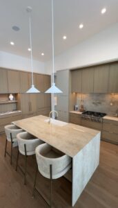 Choosing kitchen cabinets for a modern kitchen with functional layout